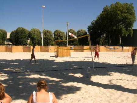 [ The terrain de volley ]